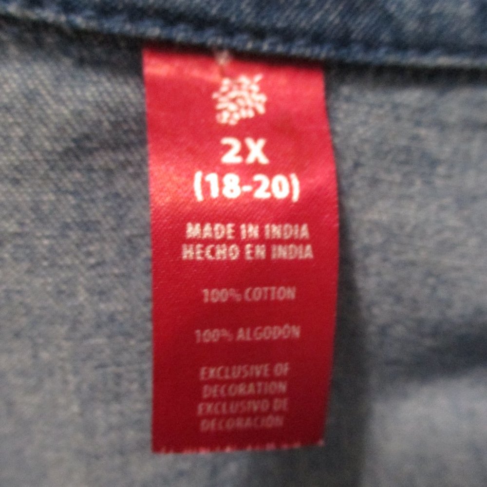 Holiday Christmas top, denim button down, with adorable snow people size 2x - Picture 2 of 7
